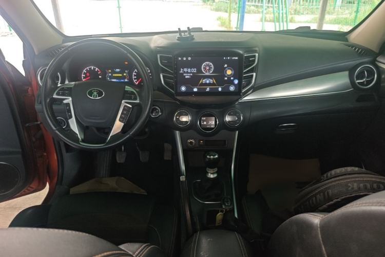 Used BYD Song 2016 Gaishi Edition 1.5TI Manual Leading Model Center Console