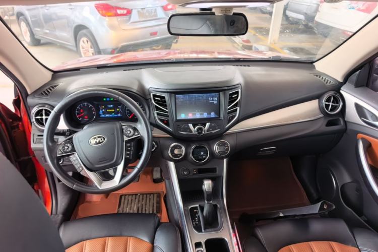 Used BYD Song 2016 2.0TID Automatic Prestige Edition Center Console
