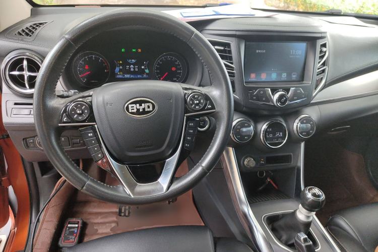 Used BYD Song 2016 1.5TI Manual Luxury Model Center Console