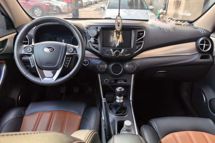 Used BYD Song 2016 1.5TI Manual Luxury Model Center Console