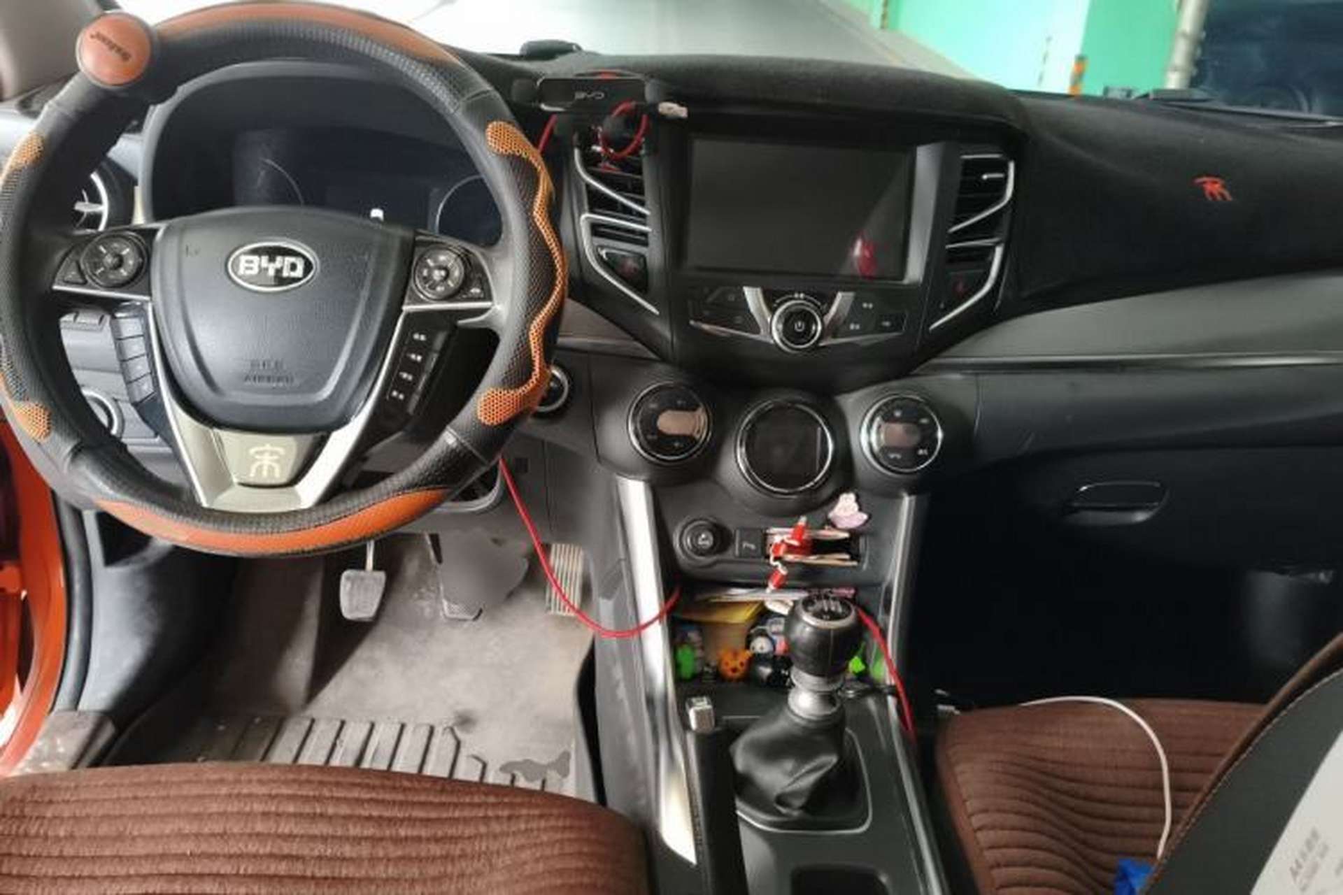 Used BYD Song 2016 1.5TI Manual Luxury Model Center Console