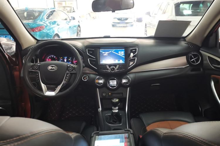 Used BYD Song 2016 1.5TI Manual Luxury Model Center Console
