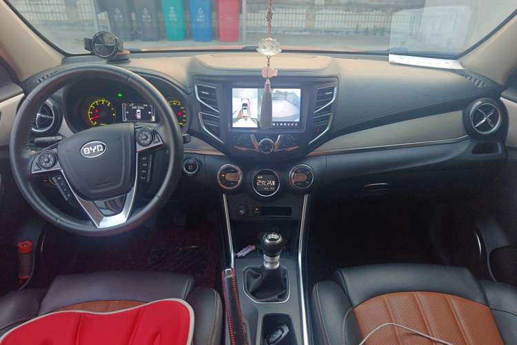 Used BYD Song 2016 1.5TI Manual Luxury Model Center Console