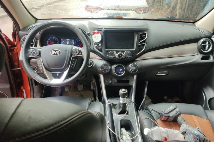 Used BYD Song 2016 1.5TI Manual Luxury Model Center Console
