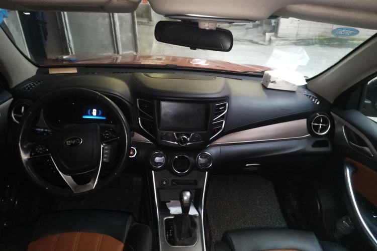 Used BYD Song 2016 2.0TID Automatic Prestige Edition Center Console