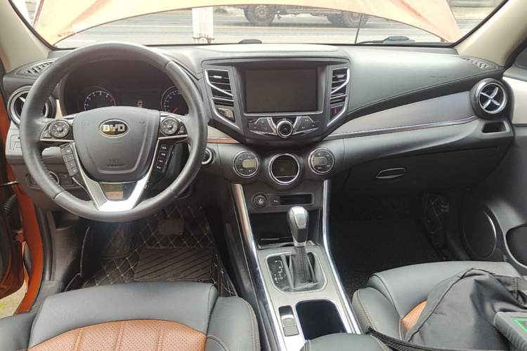 Used BYD Song 2016 2.0TID Automatic Prestige Edition Center Console