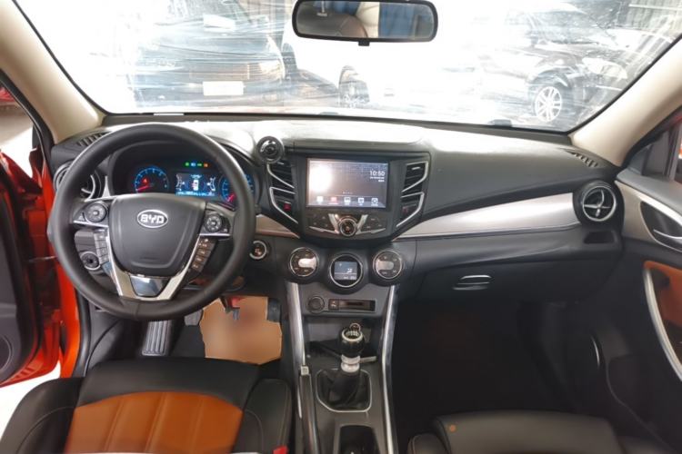 Used BYD Song 2016 1.5TI Manual Luxury Model Center Console