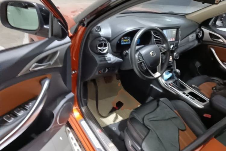 Used BYD Song 2016 2.0TID Automatic Prestige Edition Driver Seat