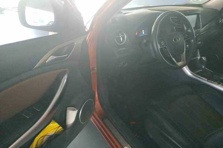 Used BYD Song 2016 GaiShi Edition 1.5TID Automatic Elite Model Driver Seat