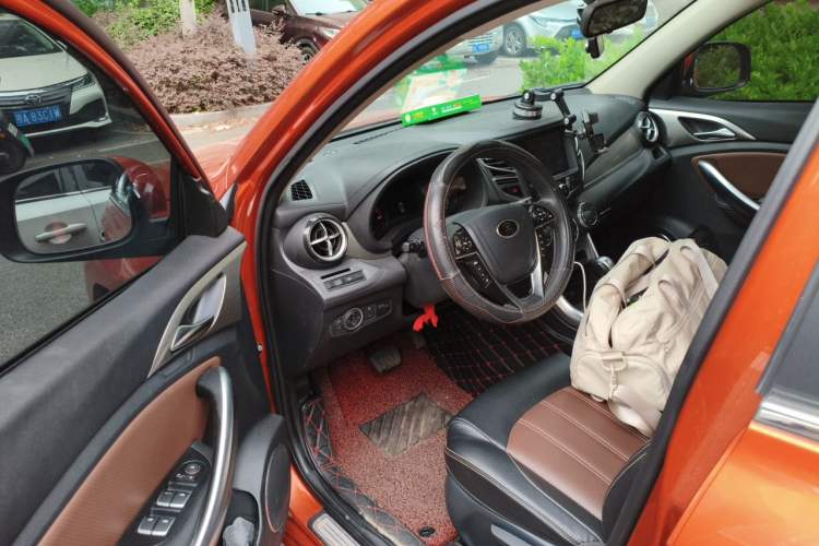 Used BYD Song 2016 GaiShi Edition 1.5TID Automatic Elite Model Driver Seat