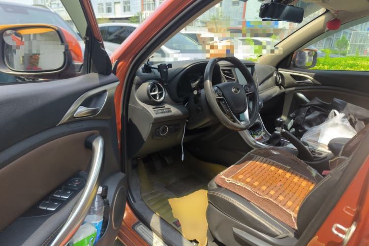 Used BYD Song 2016 GaiShi Edition 1.5TI Manual Elite Model Driver Seat
