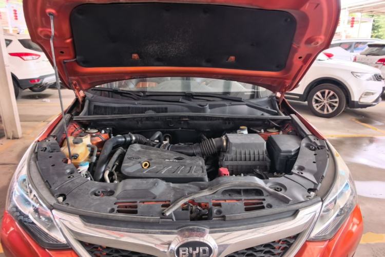 Used BYD Song 2016 2.0TID Automatic Prestige Edition Engine Bay
