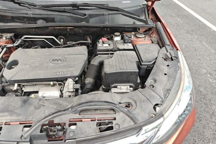 Used BYD Song 2016 GaiShi Edition 1.5TID Automatic Elite Model Engine Bay Left