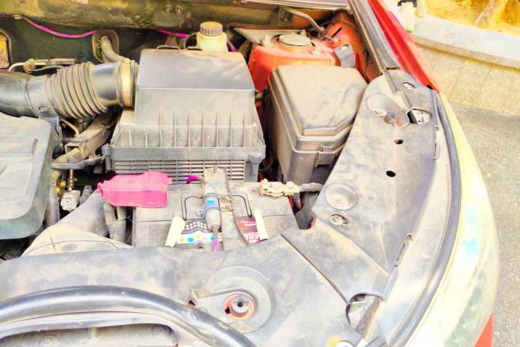 Used BYD Song 2016 2.0TID Automatic Prestige Edition Engine Bay Left