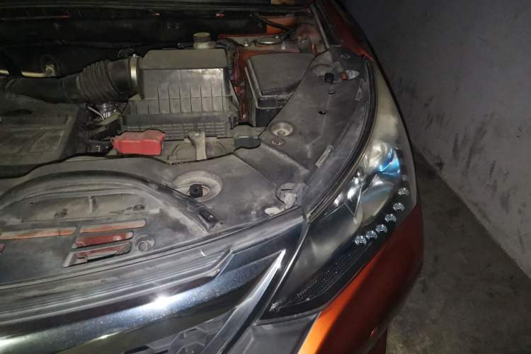 Used BYD Song 2016 2.0TID Automatic Prestige Edition Engine Bay Left