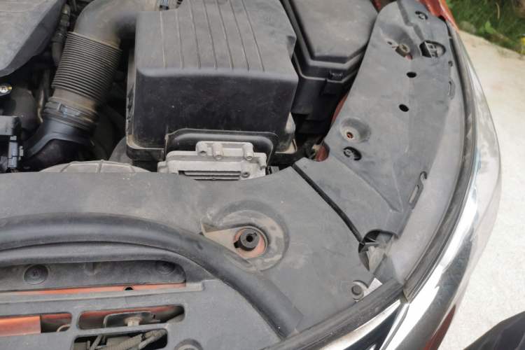 Used BYD Song 2016 Gaishi Edition 1.5TI Manual Haoya Model Engine Bay Left