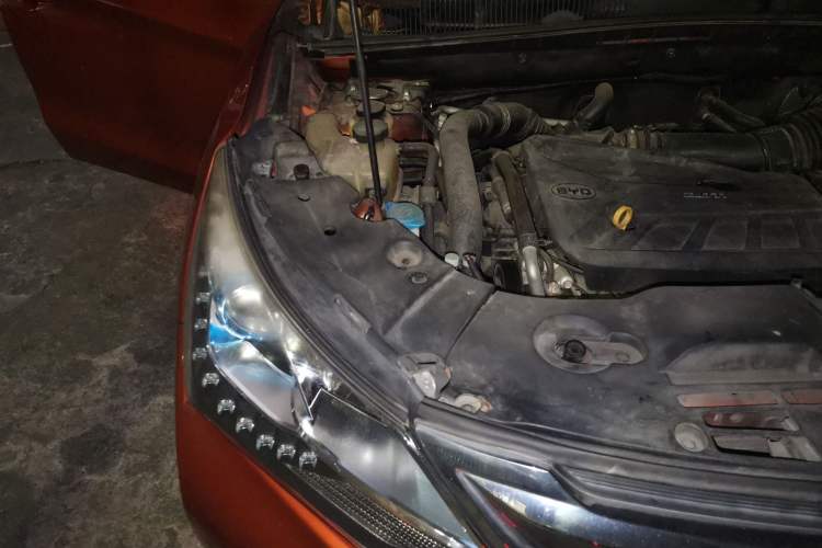 Used BYD Song 2016 2.0TID Automatic Prestige Edition Engine Bay Right