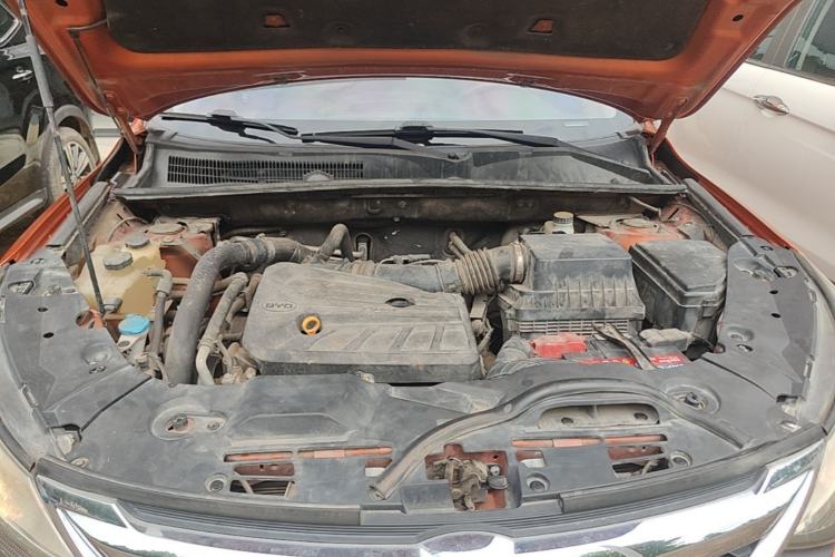 Used BYD Song 2016 2.0TID Automatic Prestige Edition Engine Bay
