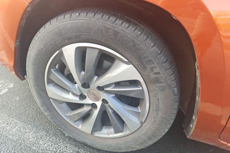 Used BYD Song 2016 2.0TID Automatic Prestige Edition Exterior 1