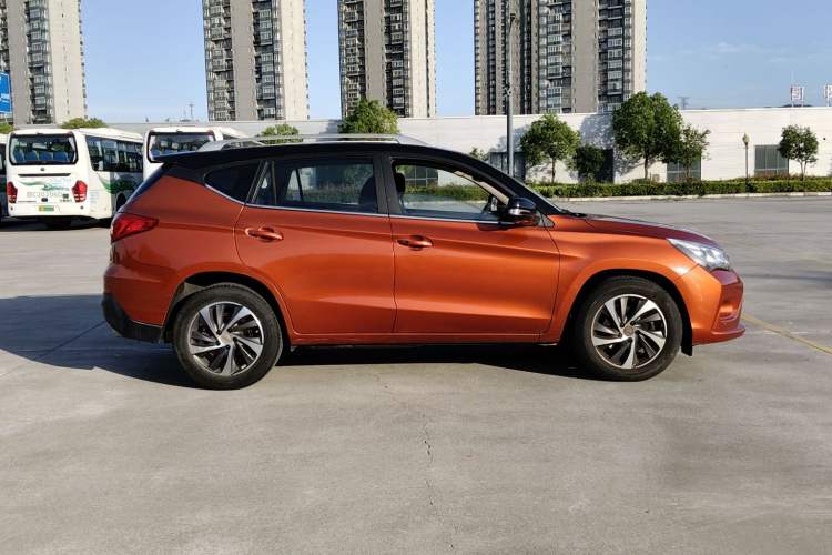 Used BYD Song 2016 2.0TID Automatic Prestige Edition Exterior 5