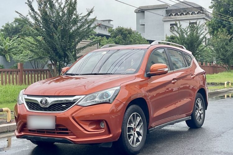 Used BYD Song 2016 Gaishi Edition 1.5TI Manual Haoya Model Exterior 5