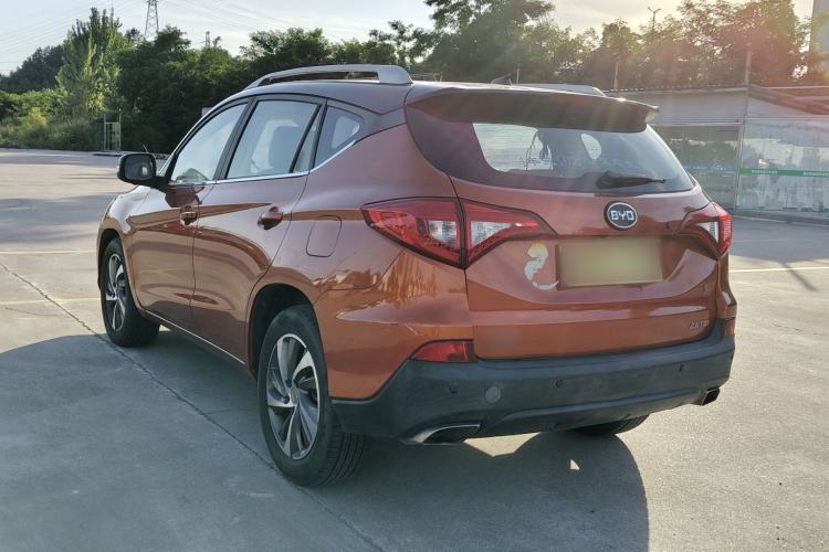 Used BYD Song 2016 2.0TID Automatic Prestige Edition Exterior 9