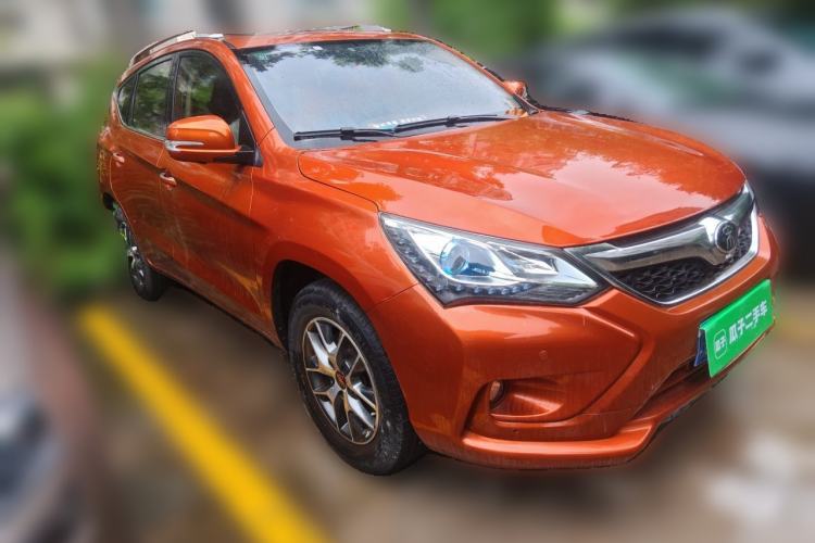 Used BYD Song 2016 Gaishi Edition 1.5TI Manual Haoya Model Front Right 45 Deg