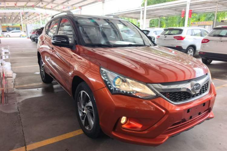 Used BYD Song 2016 2.0TID Automatic Prestige Edition Front Right 45 Deg