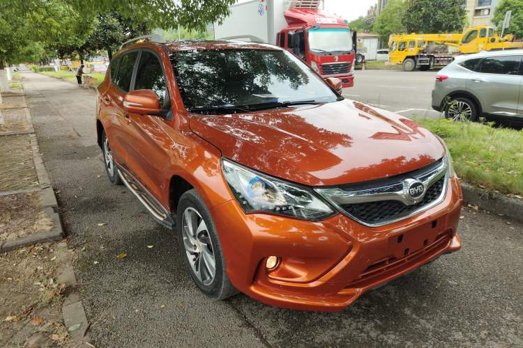 Used BYD Song 2016 1.5TI Manual Luxury Model Front Right 45 Deg