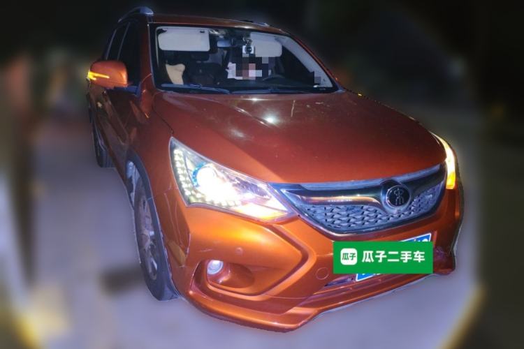 Used BYD Song 2016 GaiShi Edition 1.5TID Automatic Elite Model Front Right 45 Deg