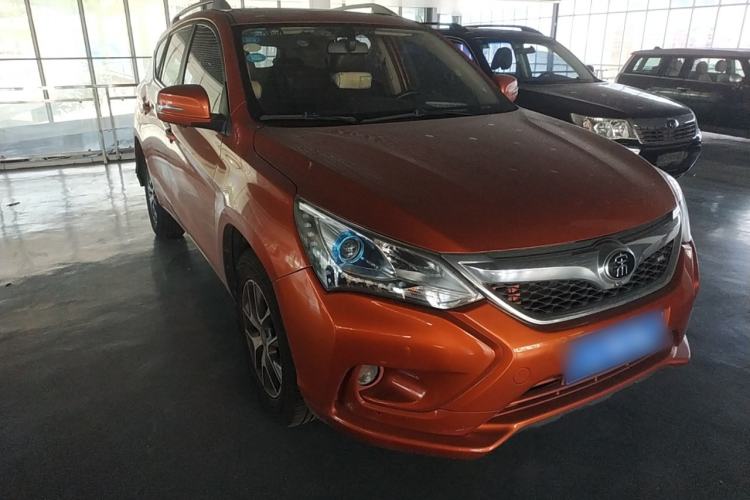 Used BYD Song 2016 GaiShi Edition 1.5TID Automatic Elite Model Front Right 45 Deg
