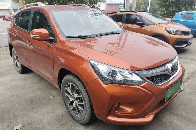Used BYD Song 2016 GaiShi Edition 1.5TI Manual Elite Model Front Right 45 Deg
