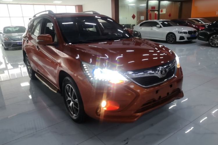 Used BYD Song 2016 GaiShi Edition 1.5TID Automatic Elite Model Front Right 45 Deg