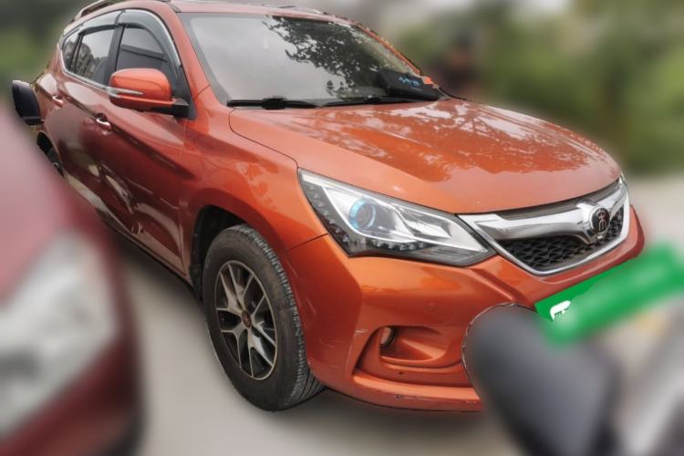 Used BYD Song 2016 Gaishi Edition 1.5TI Manual Haoya Model Front Right 45 Deg