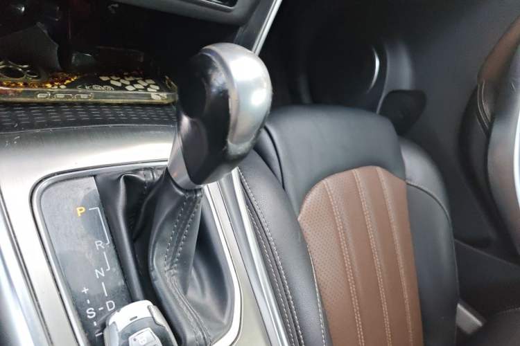 Used BYD Song 2016 GaiShi Edition 1.5TID Automatic Elite Model Gear Lever