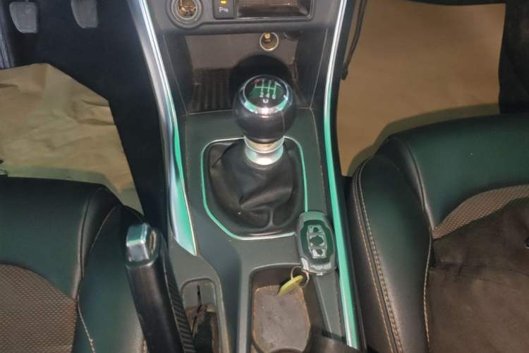 Used BYD Song 2016 Gaishi Edition 1.5TI Manual Leading Model Gear Lever