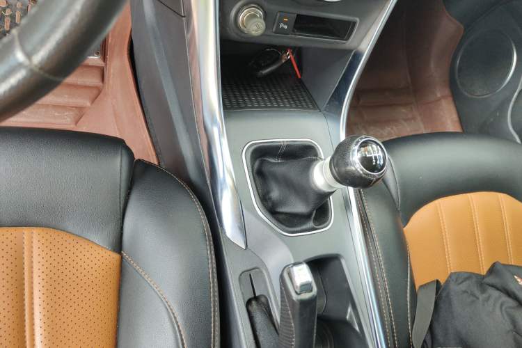 Used BYD Song 2016 1.5TI Manual Luxury Model Gear Lever