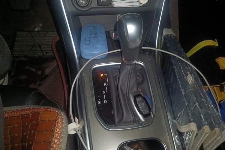 Used BYD Song 2016 GaiShi Edition 1.5TID Automatic Elite Model Gear Lever
