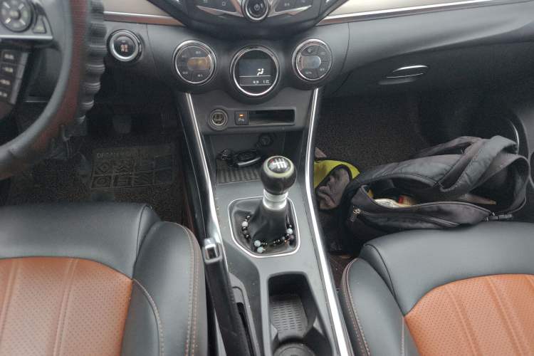 Used BYD Song 2016 1.5TI Manual Luxury Model Gear Lever