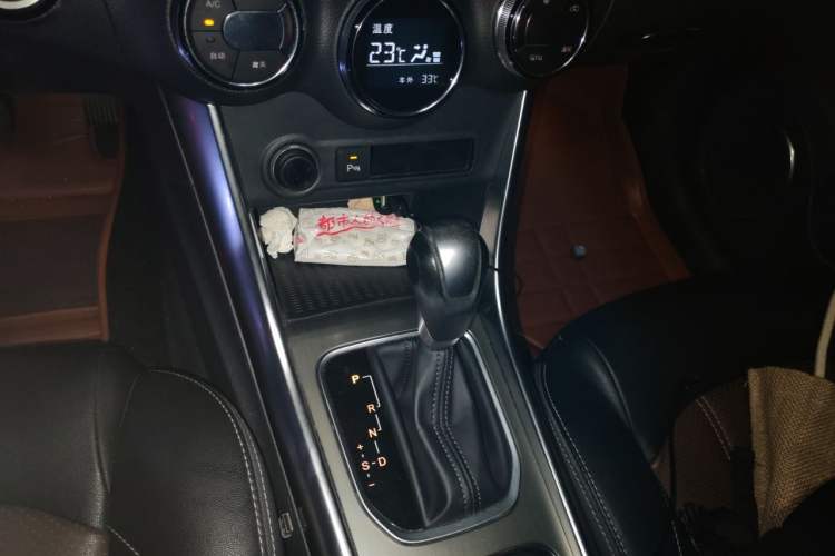 Used BYD Song 2016 GaiShi Edition 1.5TID Automatic Elite Model Gear Lever