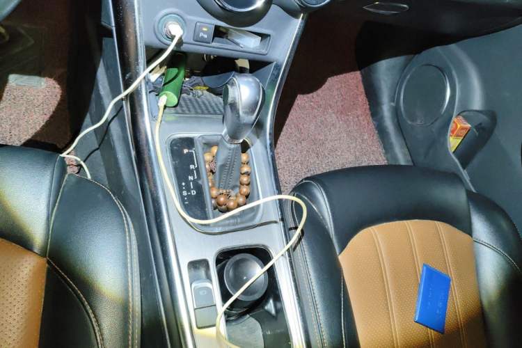 Used BYD Song 2016 2.0TID Automatic Prestige Edition Gear Lever
