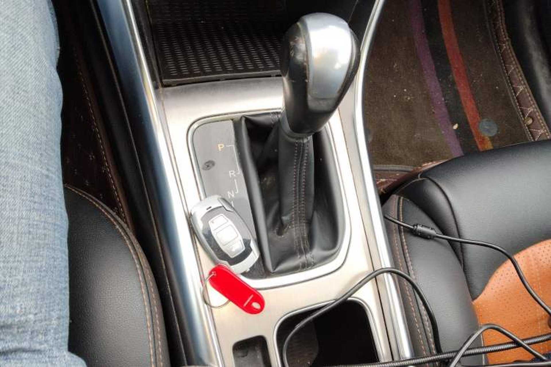 Used BYD Song 2016 2.0TID Automatic Prestige Edition Gear Lever