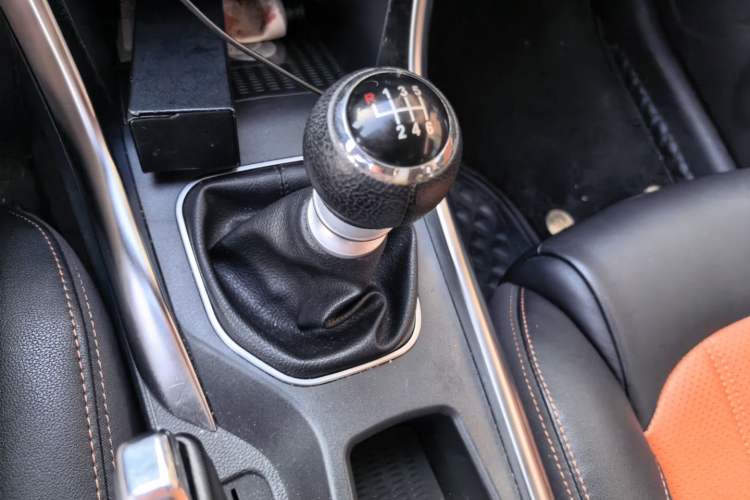 Used BYD Song 2016 1.5TI Manual Luxury Model Gear Lever
