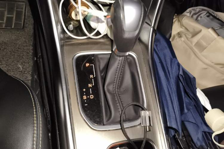 Used BYD Song 2016 GaiShi Edition 1.5TID Automatic Elite Model Gear Lever