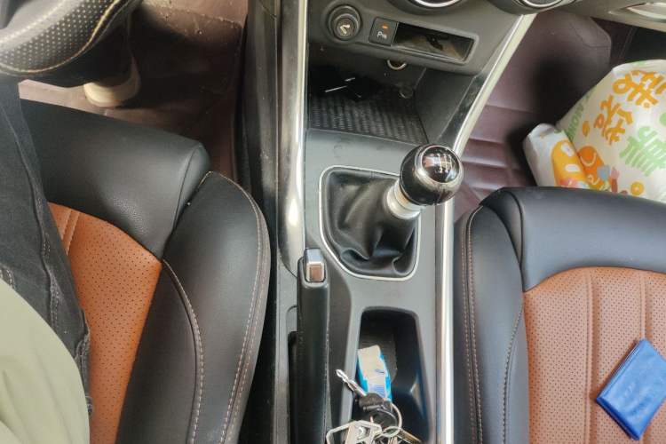Used BYD Song 2016 1.5TI Manual Luxury Model Gear Lever