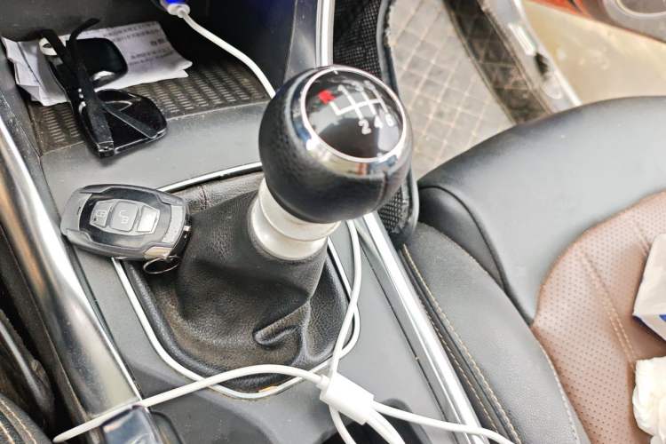 Used BYD Song 2016 GaiShi Edition 1.5TI Manual Elite Model Gear Lever