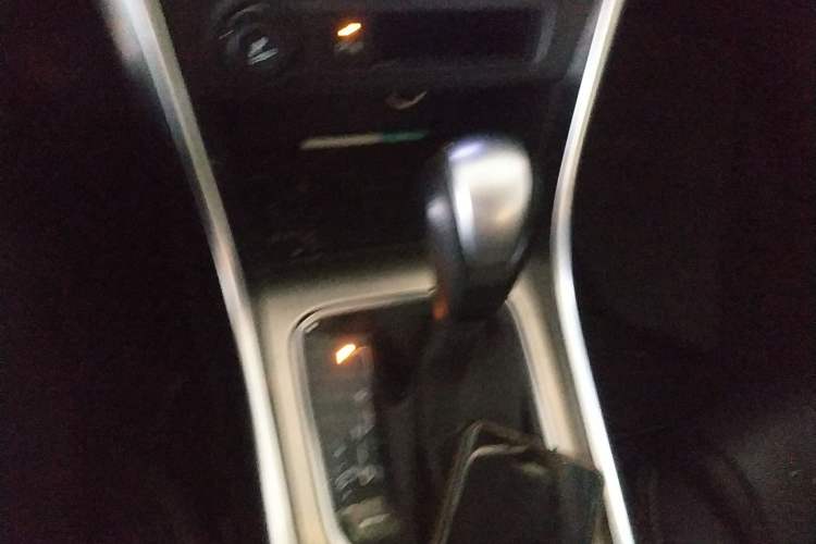 Used BYD Song 2016 GaiShi Edition 1.5TID Automatic Elite Model Gear Lever