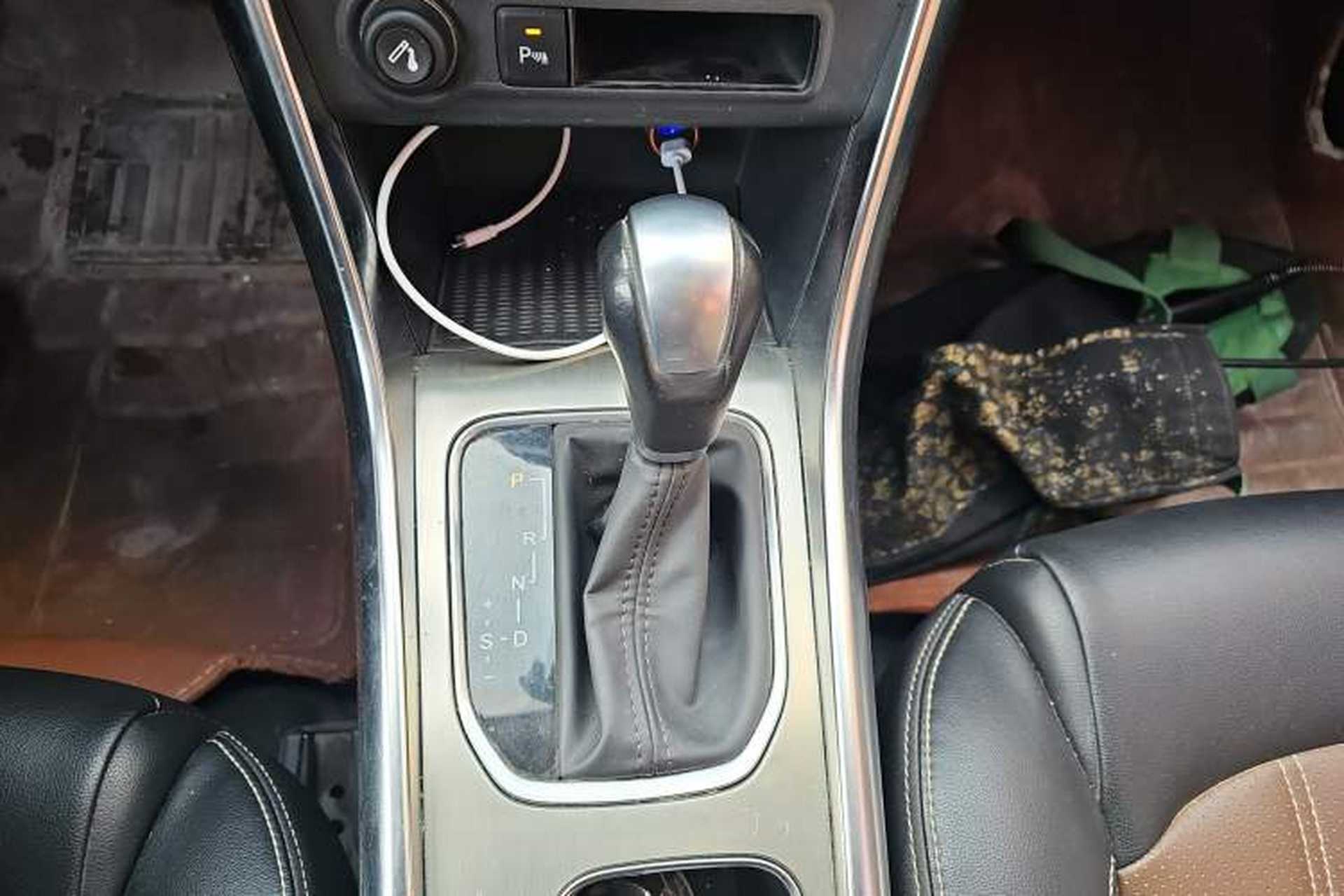 Used BYD Song 2016 GaiShi Edition 1.5TID Automatic Elite Model Gear Lever