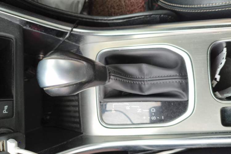 Used BYD Song 2016 GaiShi Edition 1.5TID Automatic Elite Model Gear Lever