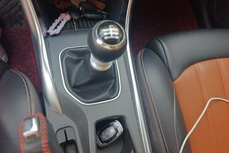 Used BYD Song 2016 1.5TI Manual Luxury Model Gear Lever